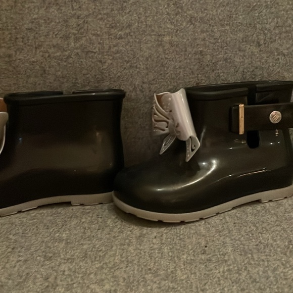 Mini Melissa toddler boots US8 - Picture 4 of 6